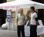 Gespr�che mit B�rgerInnen rund um unseren Infostand